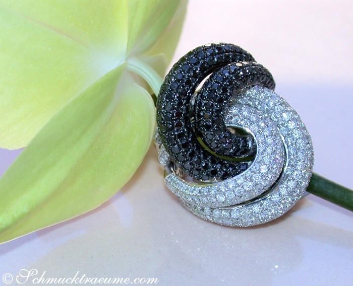 Üppiger schwarze Diamanten Ring mit weißen Brillanten - Image 5