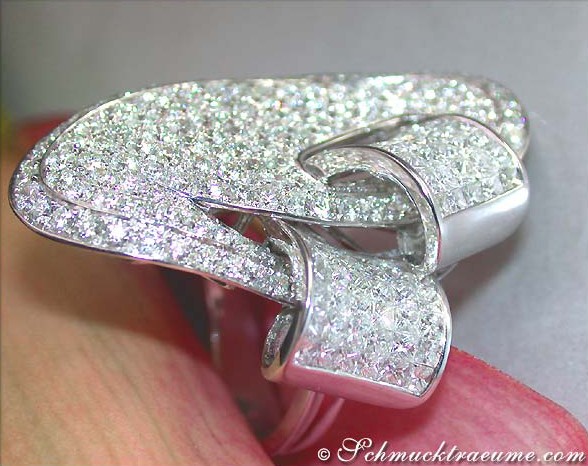 Opulenter Brillantenring mit Princess-Diamanten (6,16 ct.) in Weißgold 750