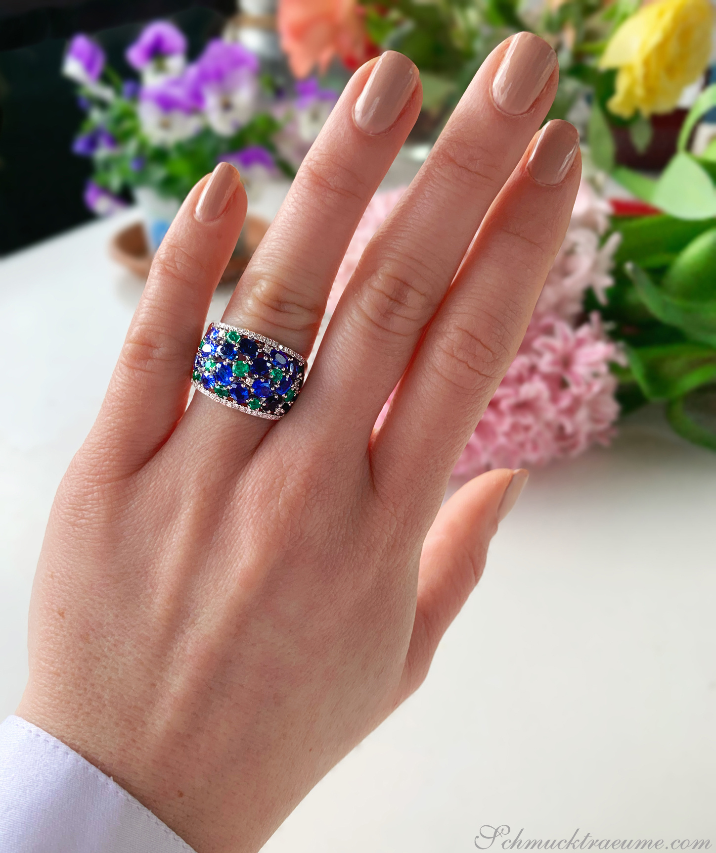 Fabelhafter Saphir Ring mit Smaragden und Brillanten - Image 6