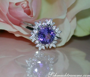 Weißgold-Tansanit-Ring mit Diamanten im Schneeflockendesign