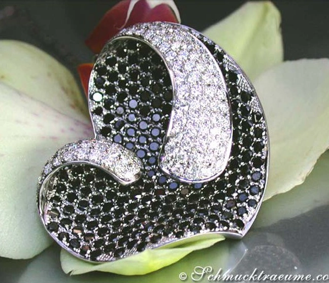 Hochkarätiger Herz Anhänger mit schwarzen Diamanten & Brillanten - Image 1 Hochkarätiger Herz Anhänger mit schwarzen Diamanten & Brillanten - Image 1