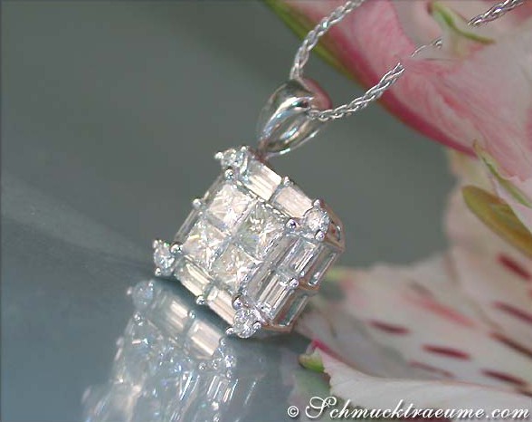 Eleganter Diamanten Carré Anhänger (3 Schliffarten) - Image 2