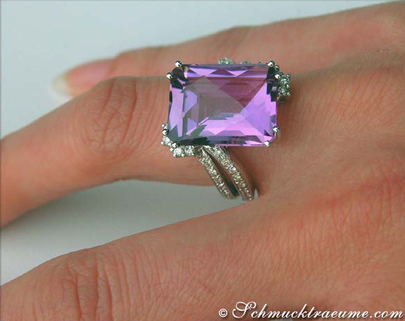 Amethyst-Ring in Weißgold mit 10.130 Karat, violett-rosa Farbe