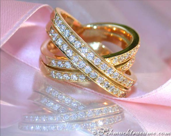 Goldener Diamant-Ring mit überkreuzten Strängen und Brillanten