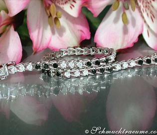 Schwarz-Weiß-Diamant-Tennisarmband aus Weißgold 585