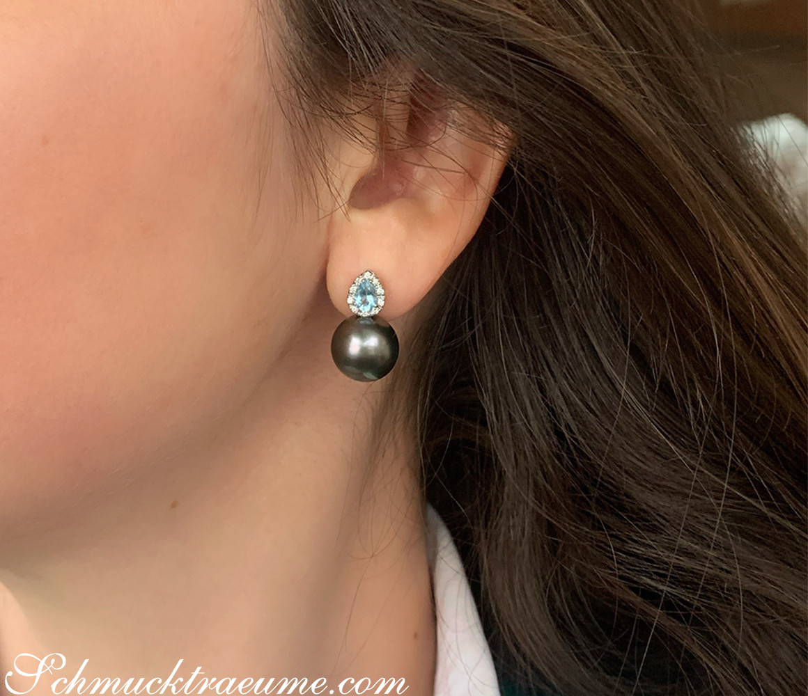 Raffinierter Ohrstecker mit Tahitiperlen und Aquamarin in Weißgold