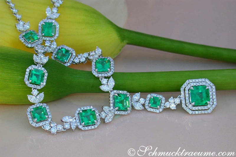 Detail des kolumbianischen Smaragd- und Brillant-Colliers in Weißgold