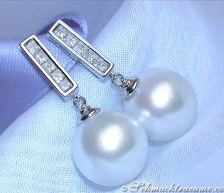 Weißgold 750 Ohrstecker mit Südseeperlen und Diamanten, Detailaufnahme