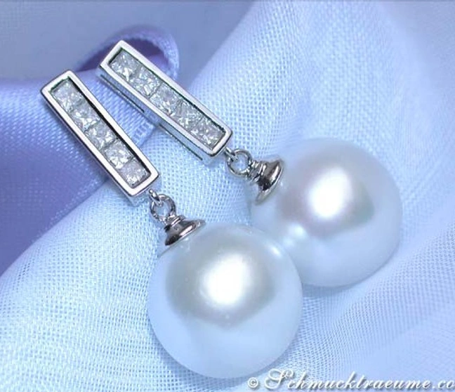 Weißgold 750 Ohrstecker mit Südseeperlen und Diamanten, Detailaufnahme Weißgold 750 Ohrstecker mit Südseeperlen und Diamanten, Detailaufnahme