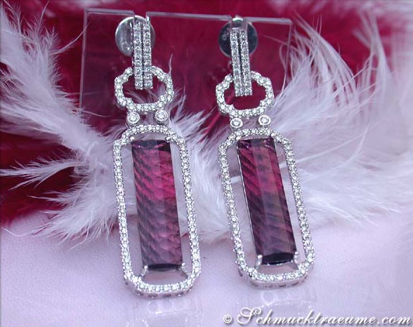 Detailansicht der Pink Turmalin Ohrgehänge mit Brillanten in Weißgold 750