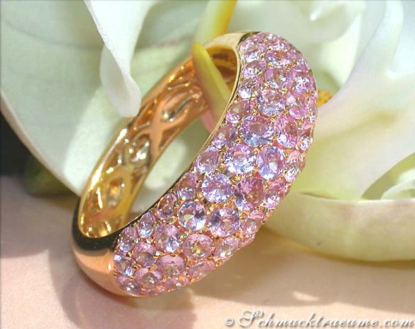 Pavé-Ring aus Gelbgold 585 mit rosa Saphiren