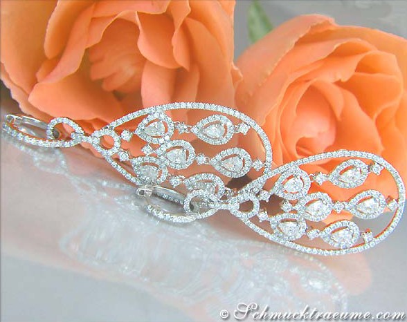 Weißgold-750-Ohrgehänge mit 3.910 Karat TW VS Brillanten