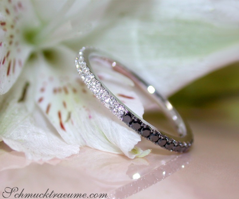 Wandelbarer Memory Ring mit weißen und schwarzen Diamanten - Image 10