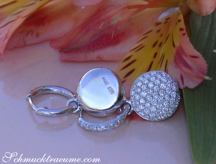 Weißgold-Ohrstecker mit Brillanten und Diamanten, Detailaufnahme