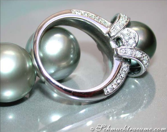 Weißgold-Tahitiperlen-Ring mit Diamanten, Detailaufnahme, elegantes Design