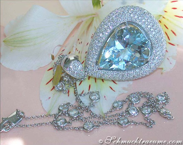 Opulenter Aquamarin-Tropfen-Anhänger mit Brillanten, Detailaufnahme, Weißgold 750