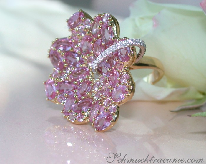 Rosa Saphir Blütenring aus Gelbgold mit ovalen und brillanten Schleifen