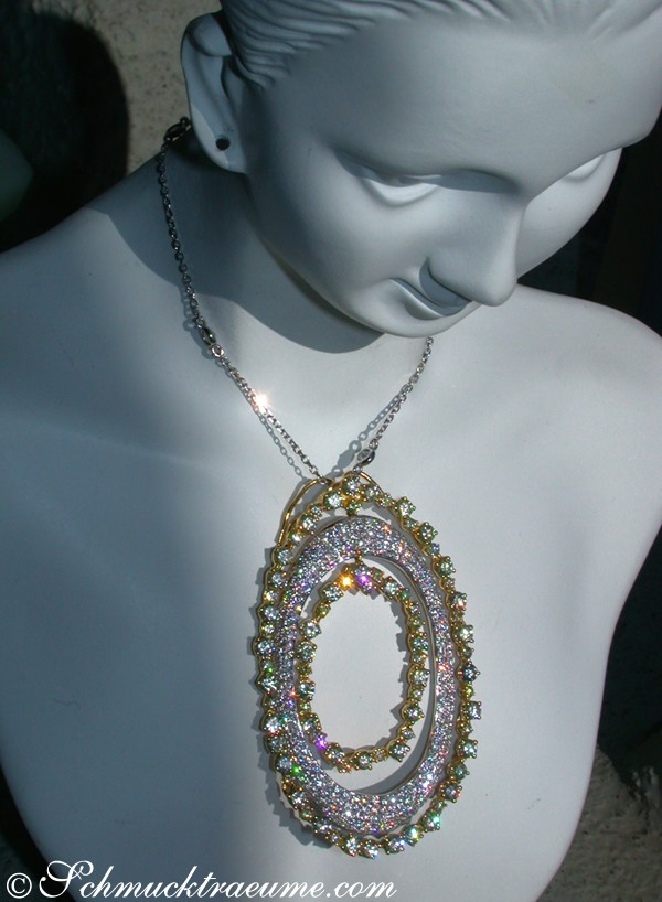 Anhänger mit gelben Diamanten auf Halsbügel, detailreich, elegant, aufwendig verarbeitet