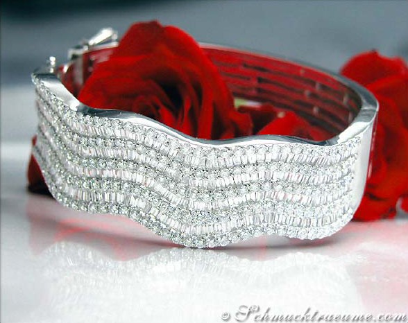 Prachtvoller Diamant-Armreif mit 11,66 ct. in Weißgold 750, detailreich gestaltet