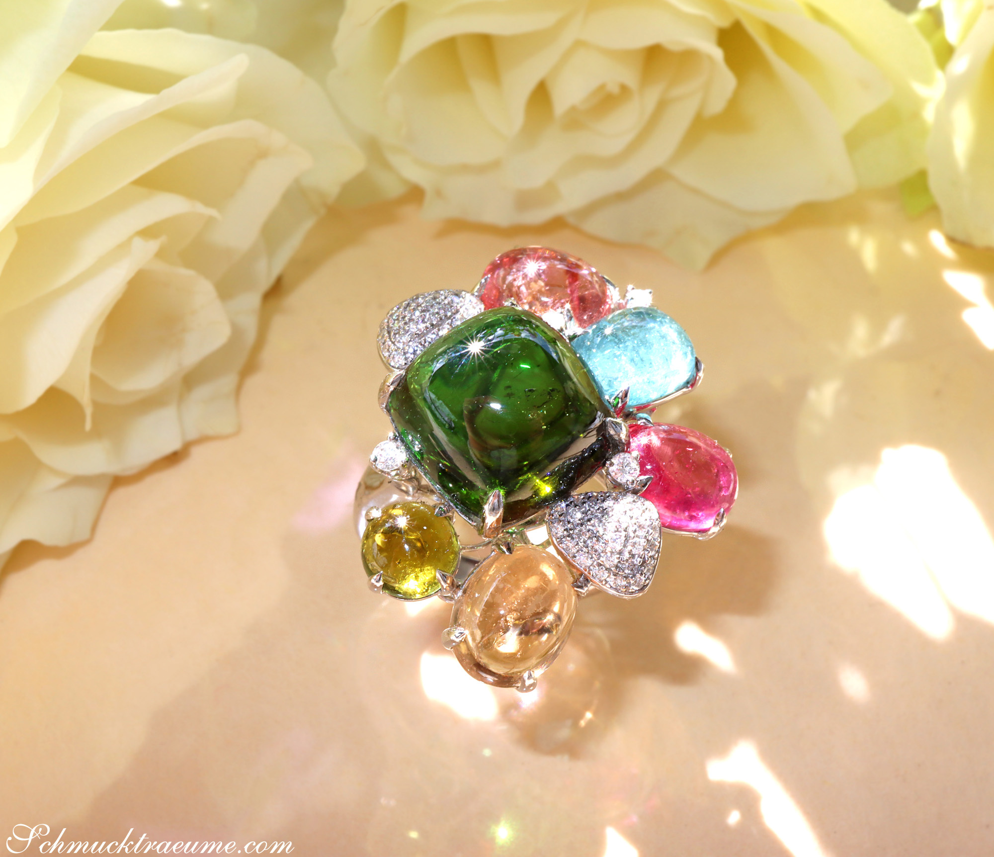Weißgold-Ring mit Multicolor Turmalin und Diamanten, Detailaufnahme.