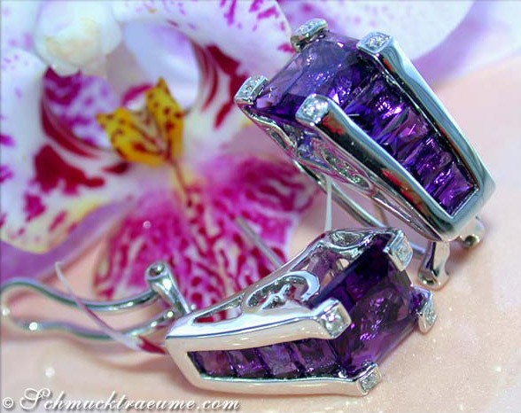 Interessante Amethyst-Ohrstecker mit Diamanten, Detailaufnahme, puristische Fassung, weißgold, 585 Karat