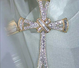 Goldener Diamantkreuzanhänger mit 0.50 Karat Diamanten