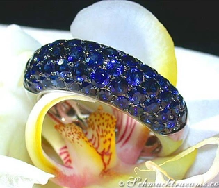 Blauer Saphir Pavéring in Weißgold 585, glitzerndes Schmuckstück