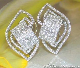 Diamantohrringe aus Weißgold mit prinzessinenförmigen Diamanten, detailreich gestaltet