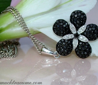 Schwarzer Diamant-Anhänger im Blumen-Design, 0.750 Karat, Weißgold 585