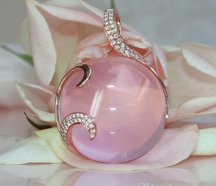 Rosenquarz-Brillanten-Anhänger in Roségold 750, prächtig und elegant