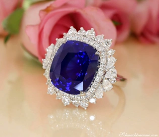 Staunenswerter Ceylon Saphir-Ring mit Diamanten in Weißgold 750