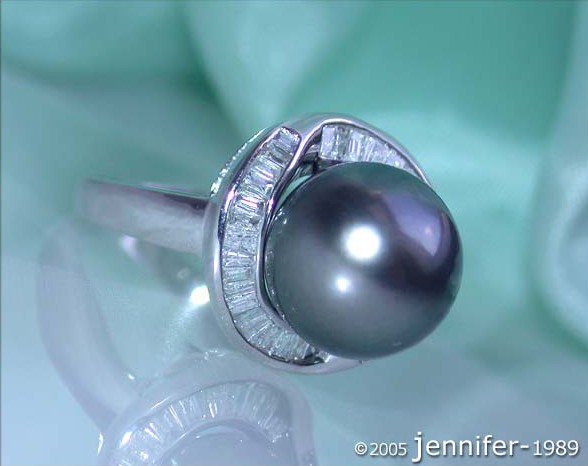 Eleganter Tahitiperle-Ring mit Trapez-Diamanten, Detailaufnahme, Weißgold 585, Perlendurchmesser 10-11 mm