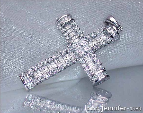 Diamantkreuzanhänger aus Weißgold 750, 3.250 Karat, Baguette-Schliff, aufwendig gestaltet