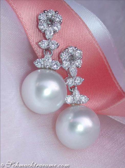 Südseeperlen-Ohrstecker mit Brillanten, weißgold, 12-13 mm, Detailaufnahme