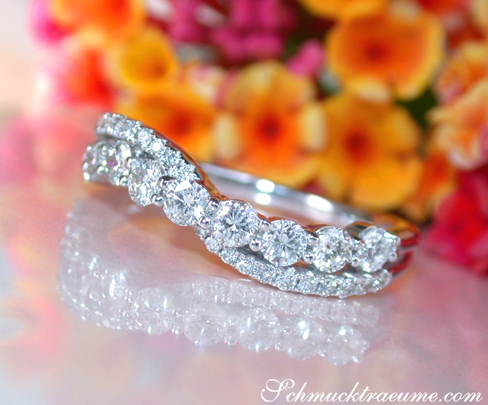 Klassischer Brillantring aus Weißgold 750 mit 0.740 Karat Diamanten