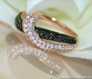 Roségold-Ring mit schwarzen und weißen Diamanten