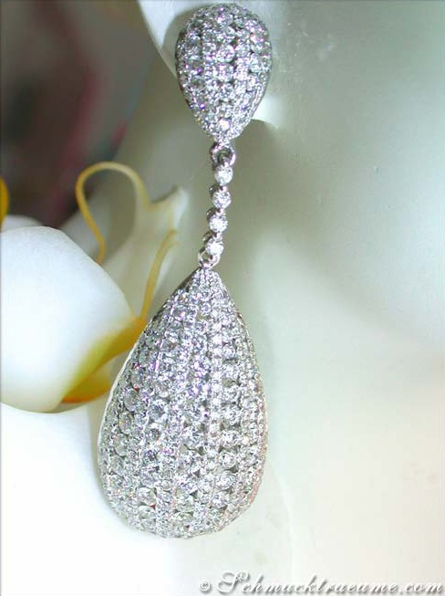 Opulente Brillanten-Ohrgehänge mit 5.380 Karat TW SI in Weißgold 750, detailreich und imposant.