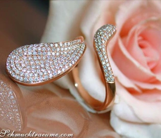 Roségold 750 Ring mit glänzenden Brillanten, Detailaufnahme