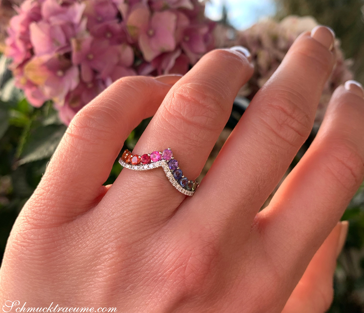 Raffinierter Regenbogen Saphir Ring mit Brillanten - Image 3