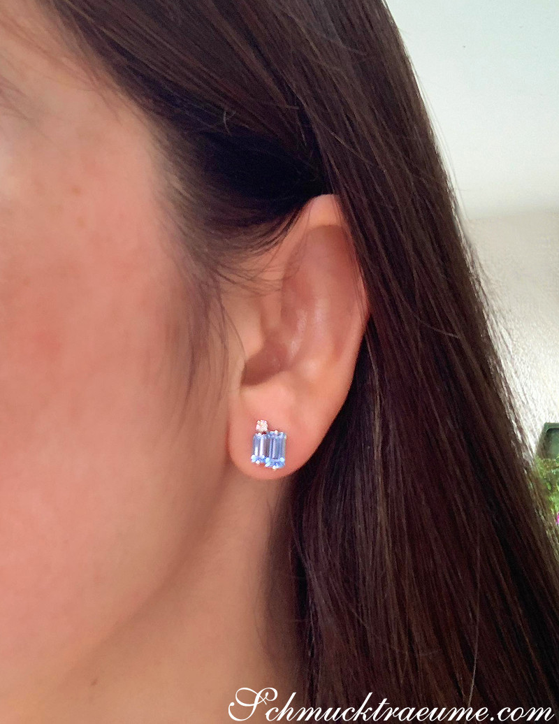 Zarte Blautopas Baguette Ohrstecker mit Diamanten, Detailansicht