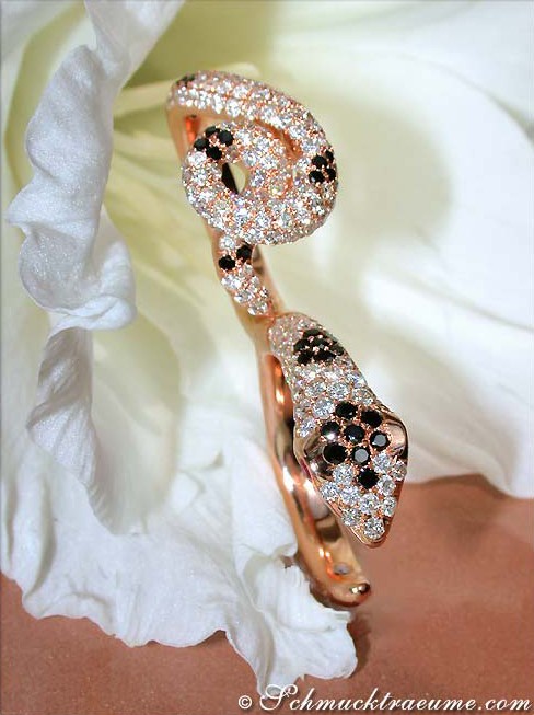 Extravagantes Diamant-Schlange-Ring im Roségold, detailreich mit Rubinen verziert