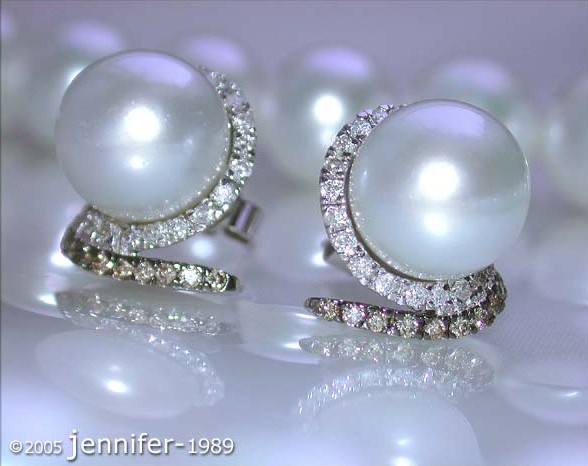 Südseeperlen-Ohrstecker in Weißgold mit 0.850 Karat naturbraunen & weißen Brillanten