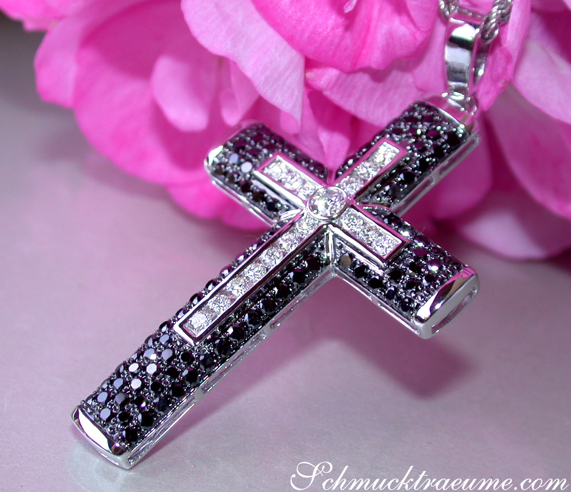Edler Kreuz-in-Kreuz Anhänger mit schwarzen Diamanten - Image 10