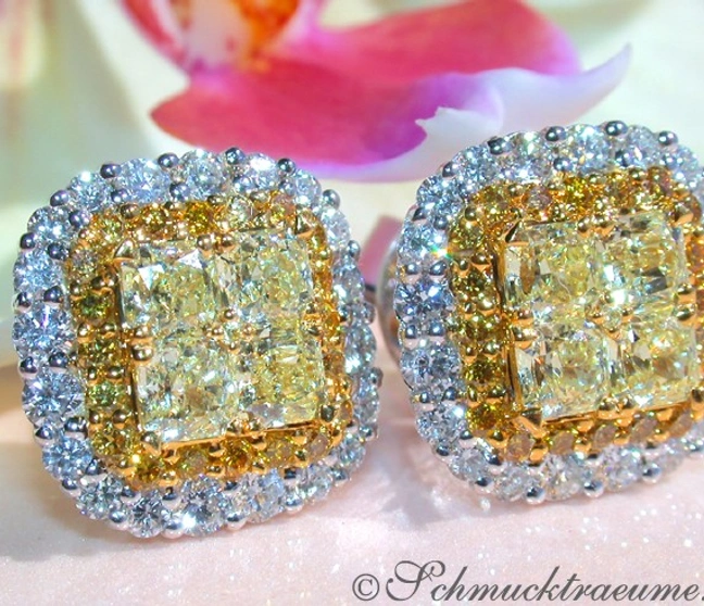 Klassische Ohrstecker aus Weiß- und Gelbgold mit Radiant-Schliff-Brillanten und farbigen Diamanten Klassische Ohrstecker aus Weiß- und Gelbgold mit Radiant-Schliff-Brillanten und farbigen Diamanten