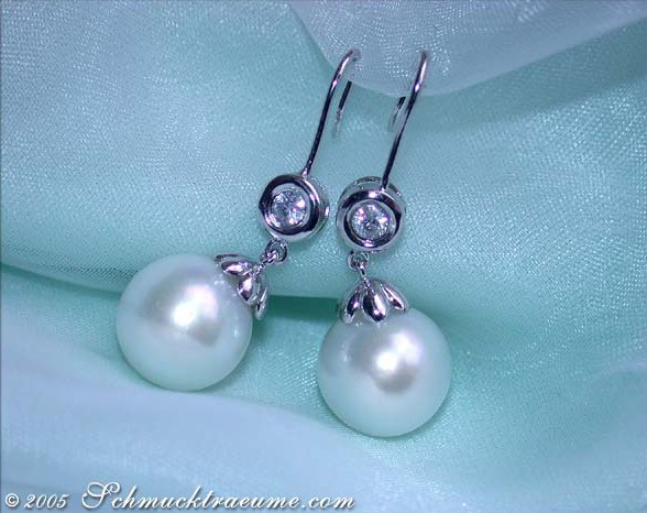 Weißgold 585 Ohrhänger mit Südseeperlen und Brillanten, Detailaufnahme