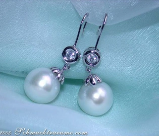 Weißgold 585 Ohrhänger mit Südseeperlen und Brillanten, Detailaufnahme