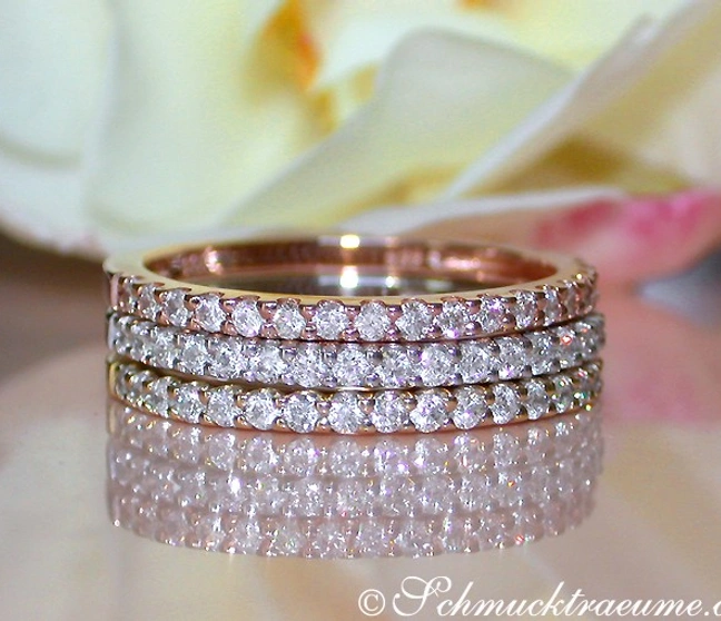 Drei Diamant-Ringe aus Weiß-, Gelb- und Roségold 750, detailreich, elegant, auf Blüte. Drei Diamant-Ringe aus Weiß-, Gelb- und Roségold 750, detailreich, elegant, auf Blüte.