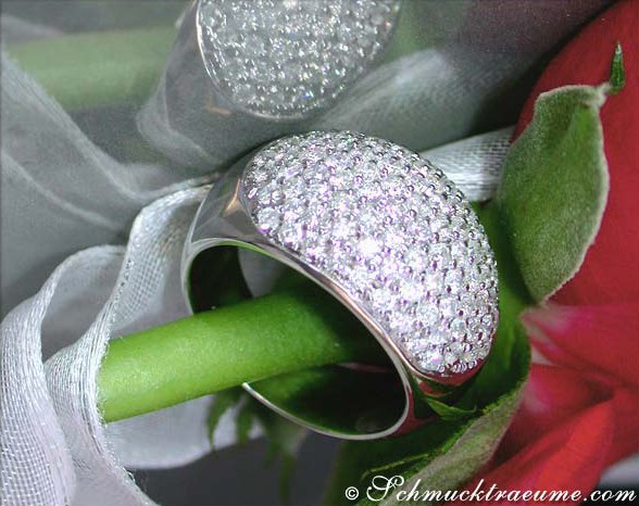 Prachtvoller Diamant Pavé Ring in Weißgold mit 1.710 Karat