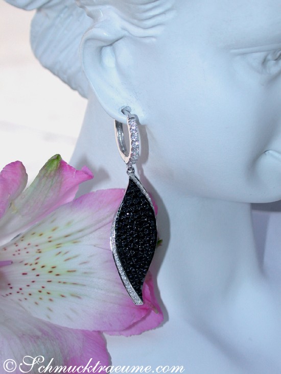 Auffallende schwarze Diamanten Ohrringe im Blatt Design - Image 7