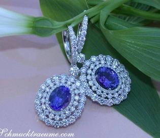 Weißgold 750 Tansanit Ohrgehänge mit Brillanten, Detailaufnahme
